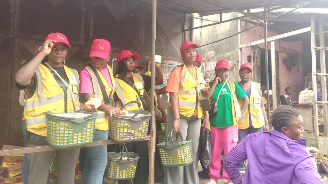 Équipe commerciale Food Gouve Littoral au marché de Bépanda Double Balle, Douala
