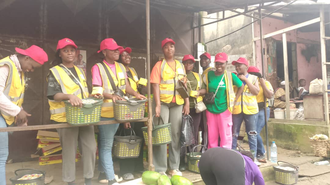 Équipe commerciale Food Gouve Littoral en activation au marché de Bépanda Double Balle, Douala